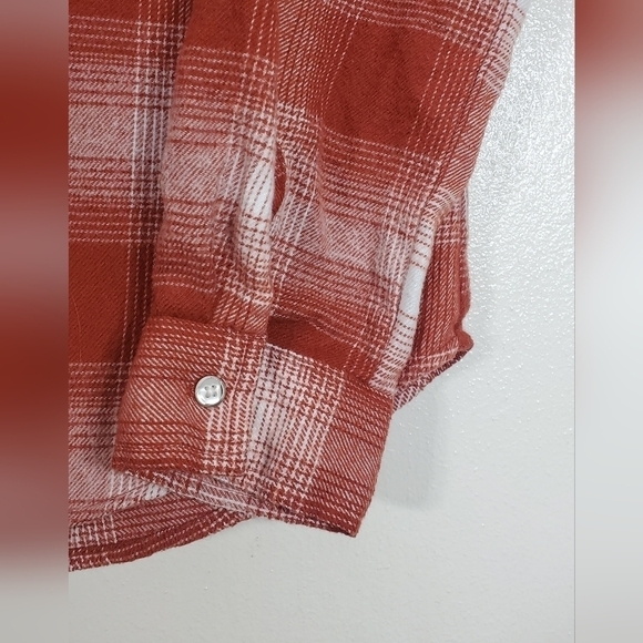 White Crow Flannel Shirt Red White Plaid Button Up Soft Rayon Blend Size Medium - Picture 3 of 9